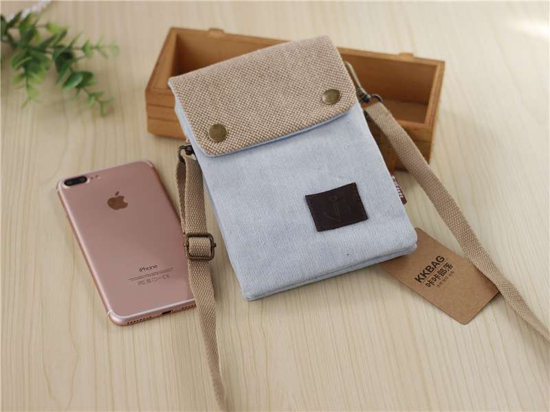 帆布とレザーの軽量スマホポシェット