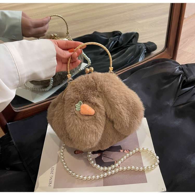 もふもふウサギ型ポシェット