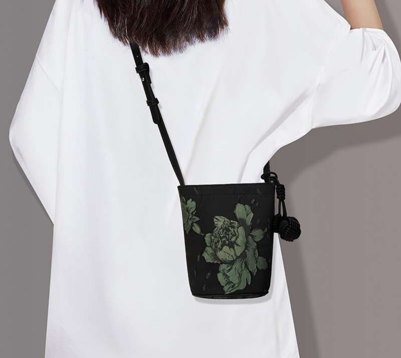 花柄刺繍入りポシェット