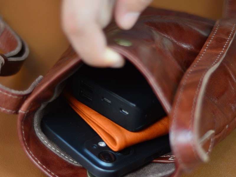 シンプル革製ポシェット