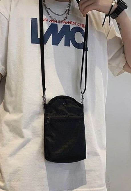 シンプル コンパクト　スマホポシェット