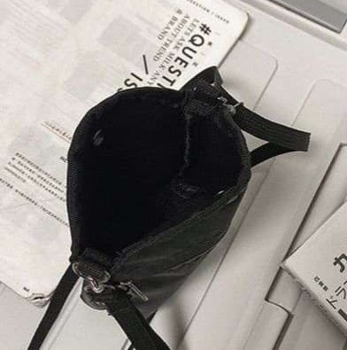 シンプル コンパクト　スマホポシェット