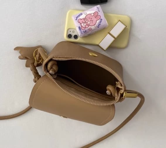 上品シンプル　ポシェット
