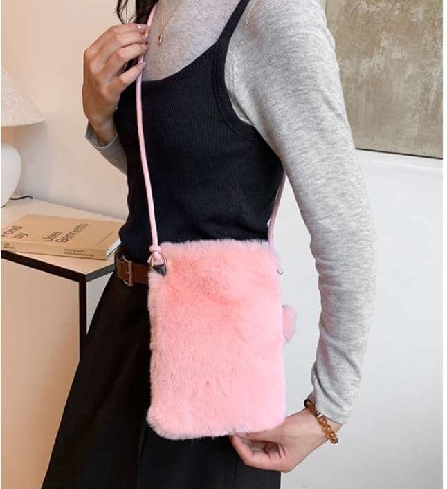 ポシェット　もこもこファー スマホポシェット