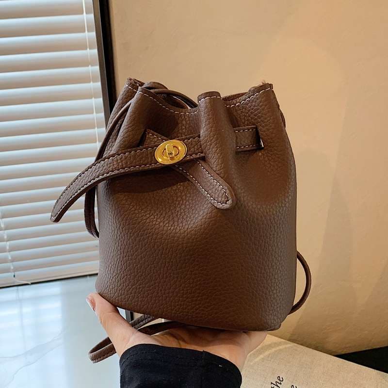 上品な巾着風ミニポシェット