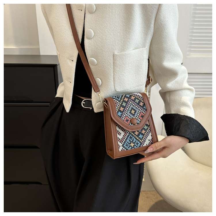 民族調刺繍ポシェット