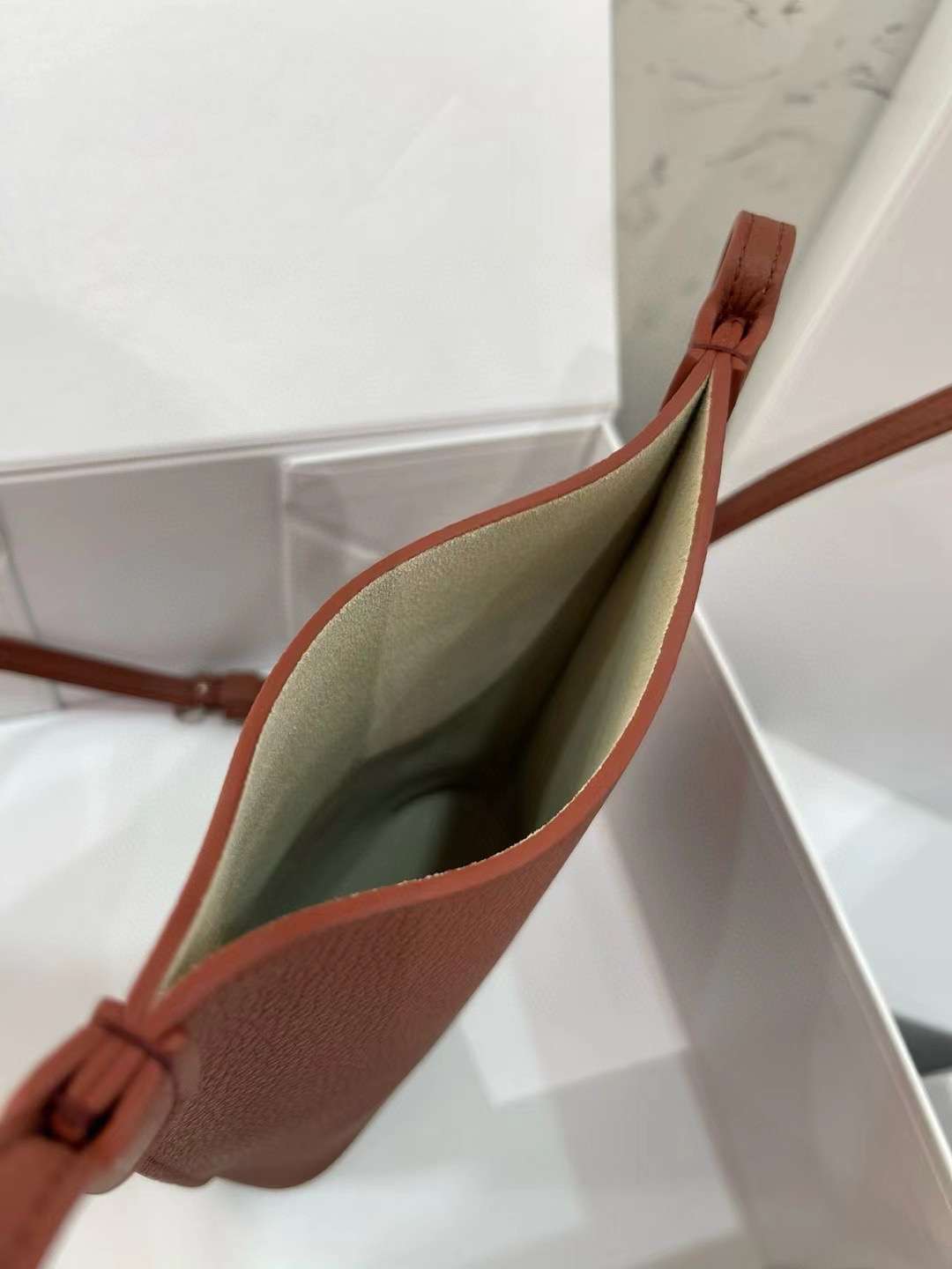 シンプル上品　ポシェット