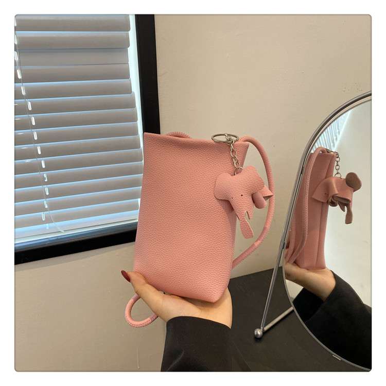 チャーム付き　シンプルポシェット
