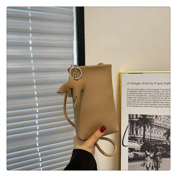 チャーム付き　シンプルポシェット