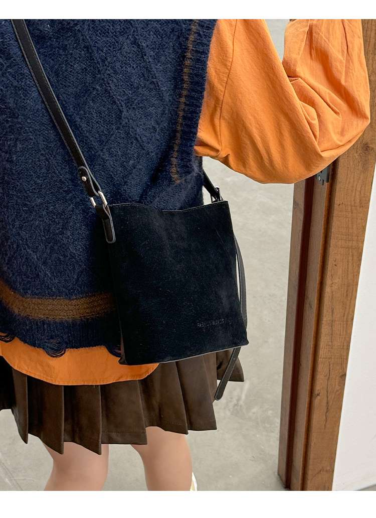 シンプル スエード ポシェット
