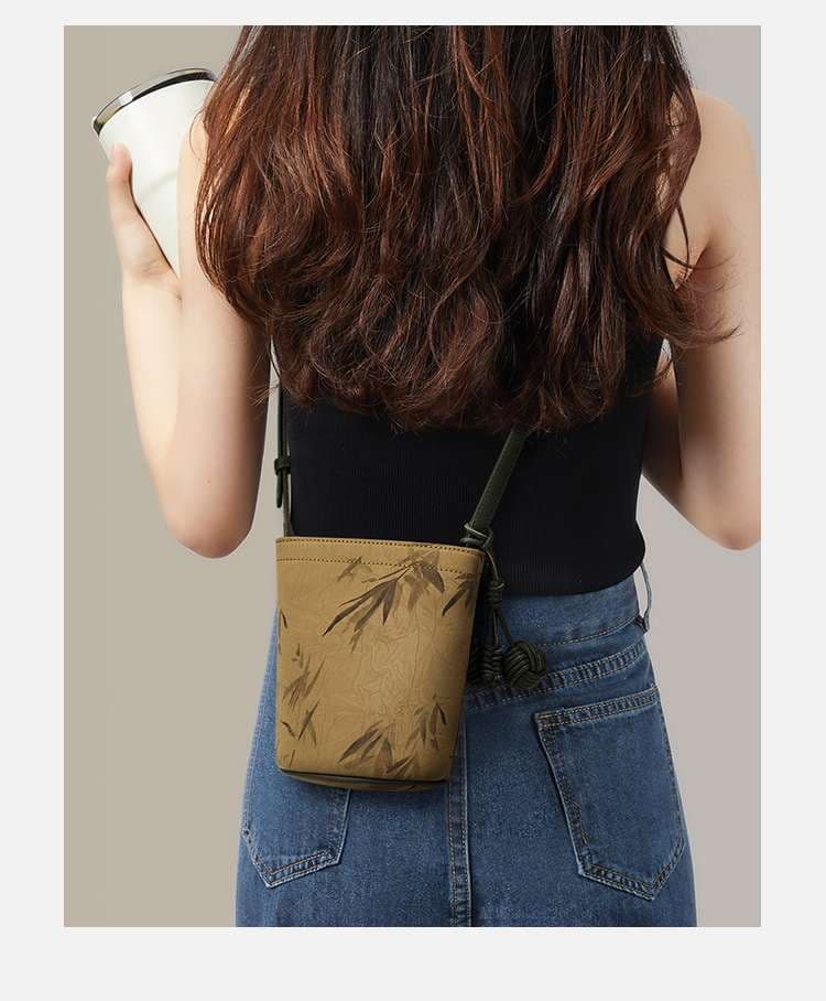 花柄刺繍入りポシェット