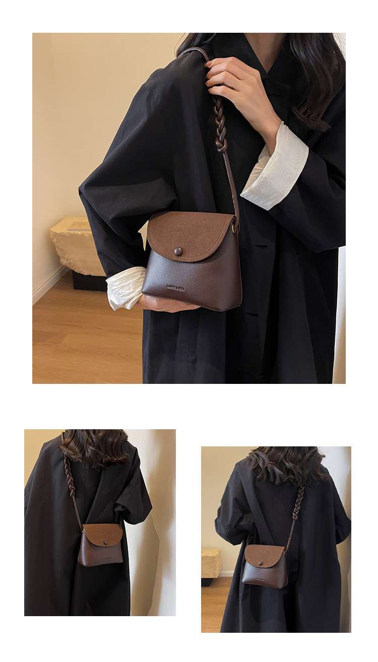 上品な編み込みストラップポシェット