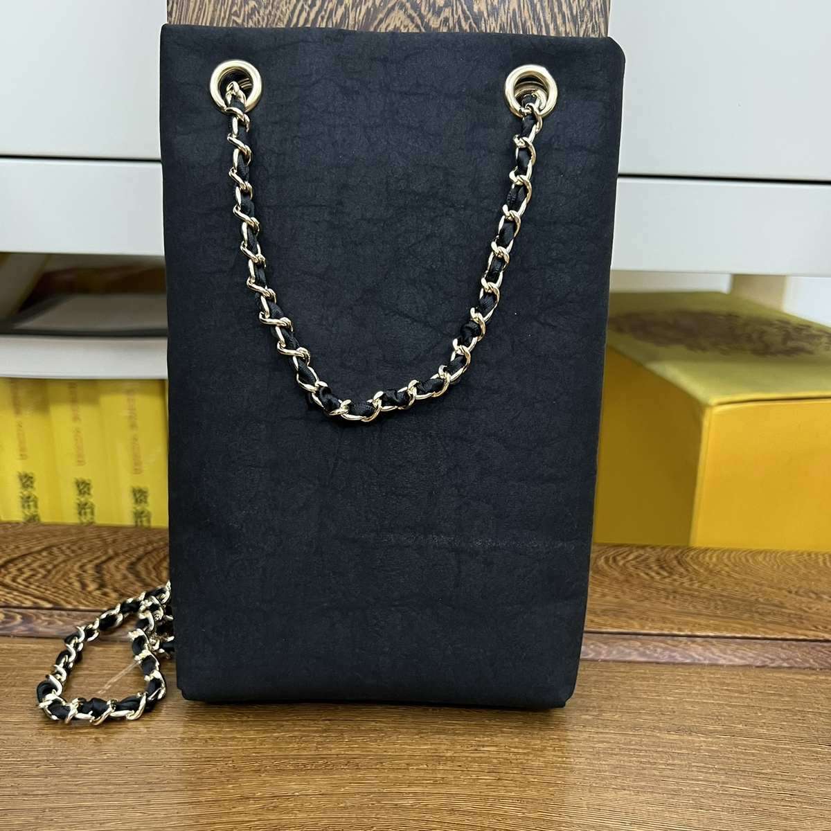 花刺繍チェーンストラップポシェット