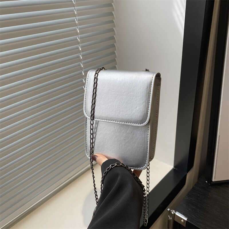 ポシェット　チェーンウォレットポシェット