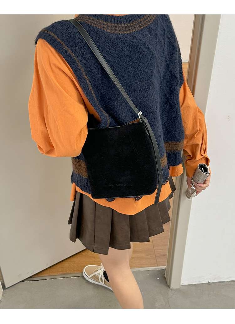 シンプル スエード ポシェット