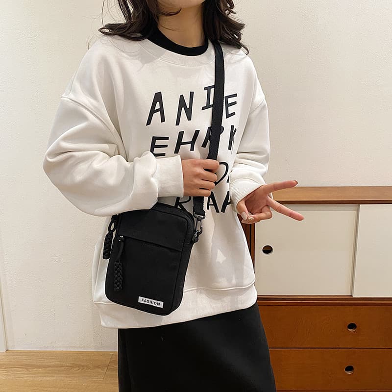 ポシェット　デイリー使いに最適 シンプルポシェット
