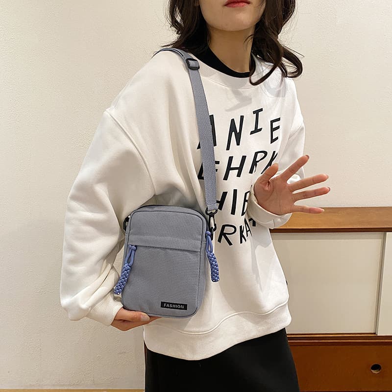ポシェット　デイリー使いに最適 シンプルポシェット