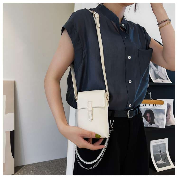 ポシェット　シンプルデザイン スマホポシェット