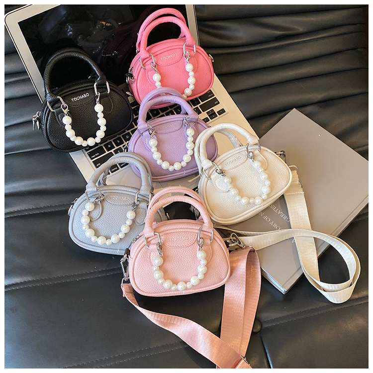 パールハンドル付きポシェット