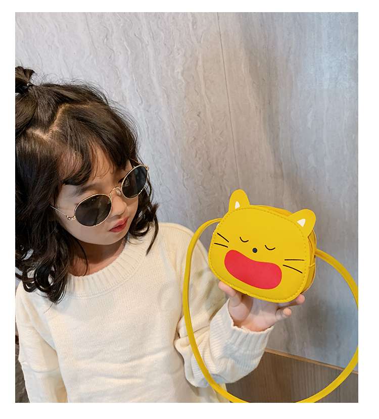 ポシェット　猫顔デザイン キッズポシェット