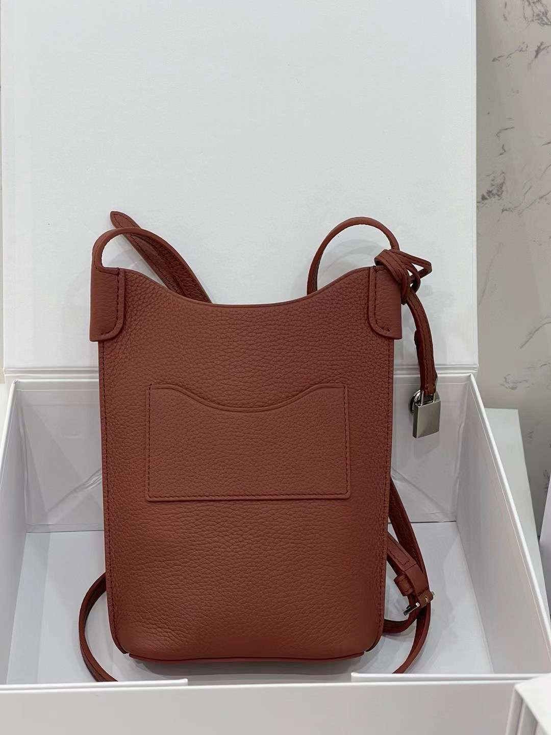 シンプル上品　ポシェット