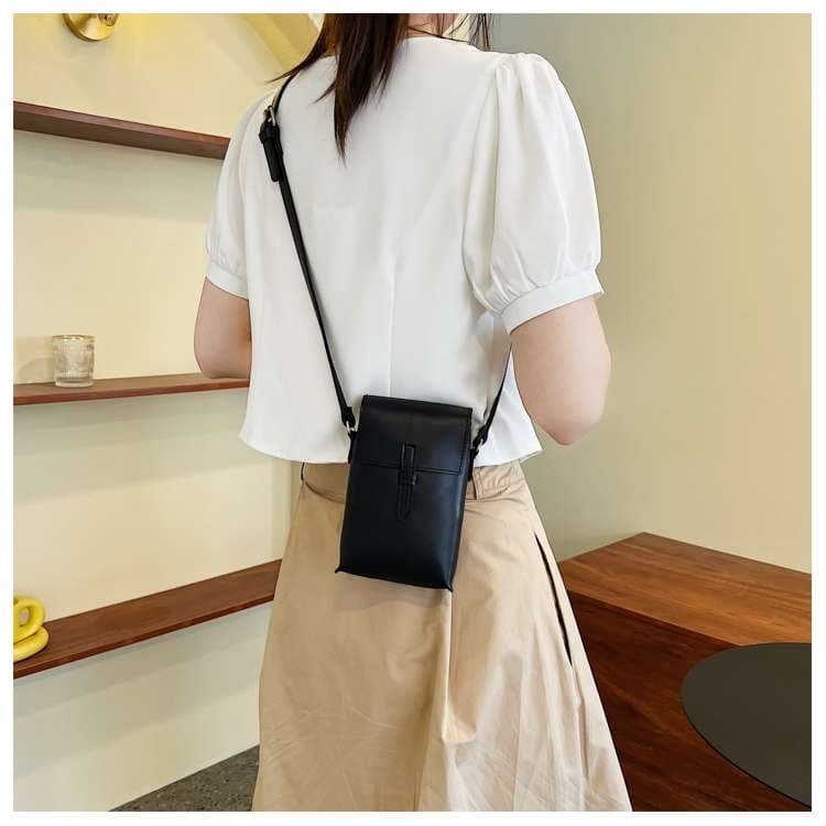 ポシェット　シンプルデザイン スマホポシェット