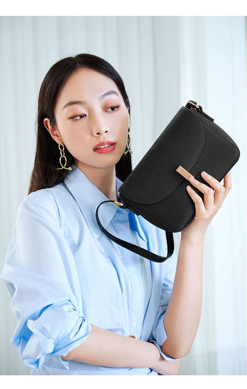 シンプル上品ポシェット