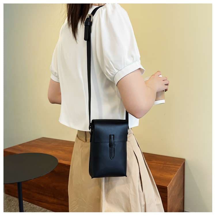 ポシェット　シンプルデザイン スマホポシェット