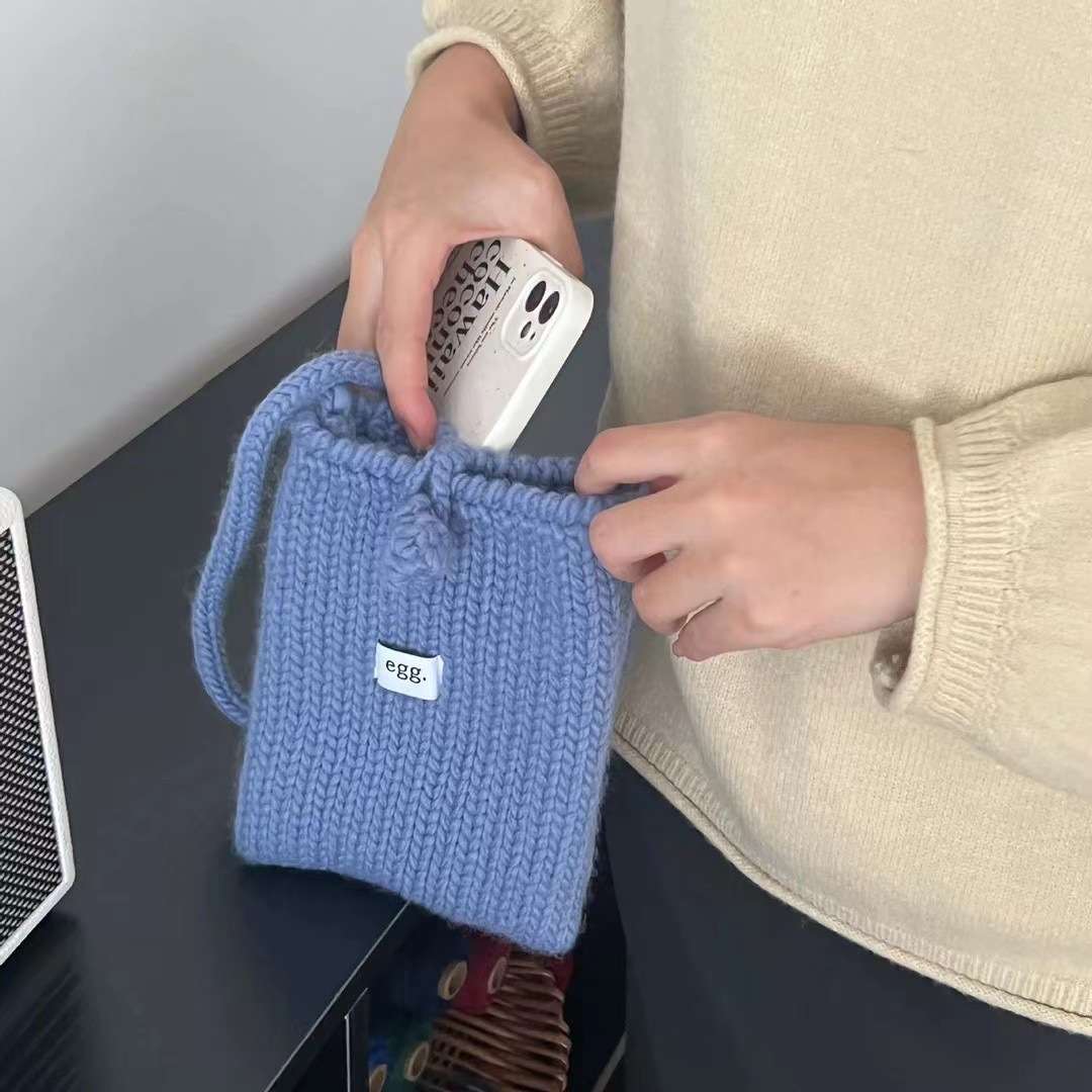 ポシェット　ニット編みミニポシェット