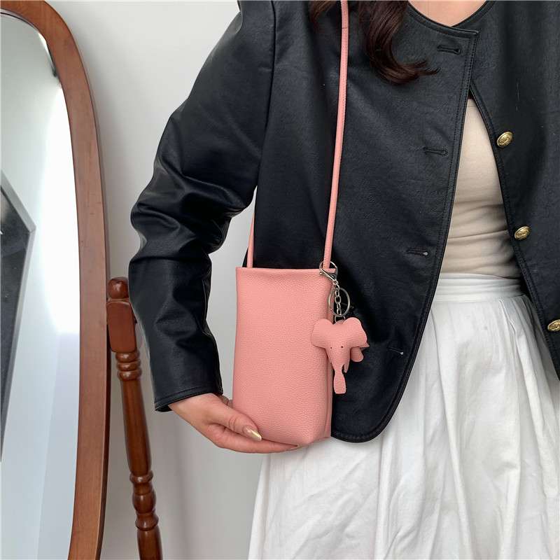チャーム付き　シンプルポシェット