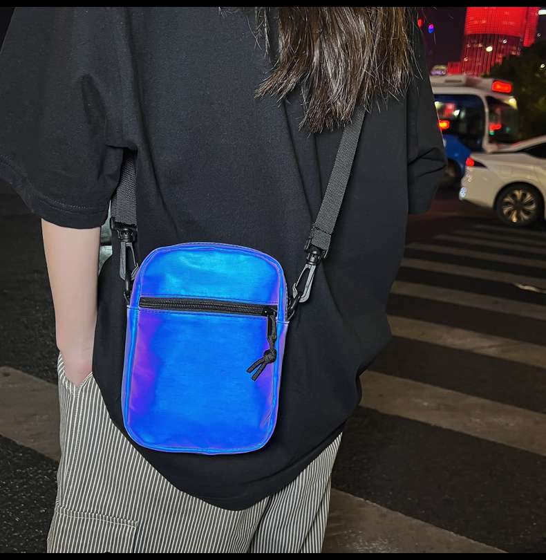 シンプル　スタイリッシュポシェット