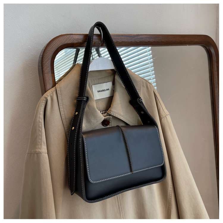 シンプル上質フラップショルダーポシェット