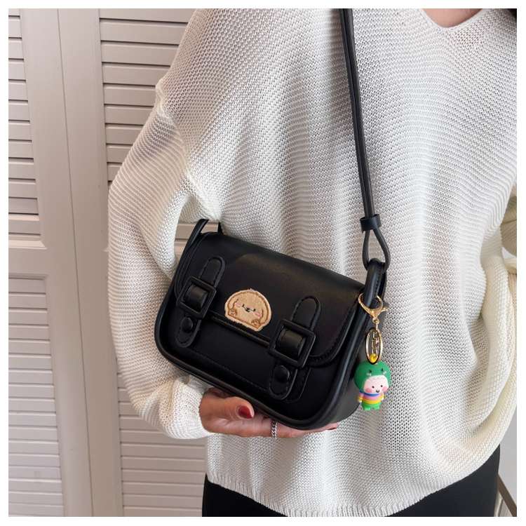 子犬刺繍入りがま口風ポシェット