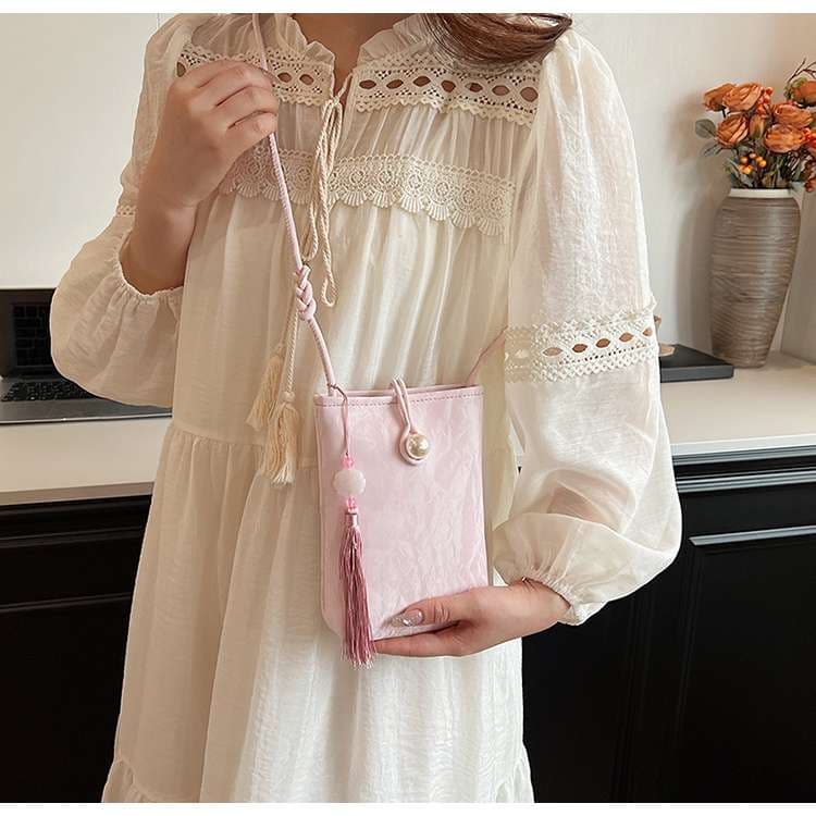 タッセル付きレース刺繍ミニポシェット