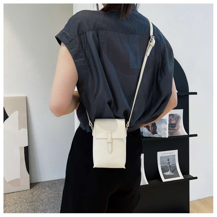 ポシェット　シンプルデザイン スマホポシェット