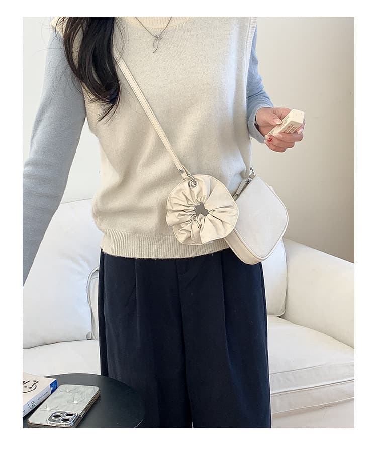 ポシェット　シュシュ付きスクエア型ポシェット
