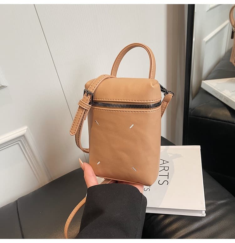 ポシェット 　シンプル縦型スマホポシェット
