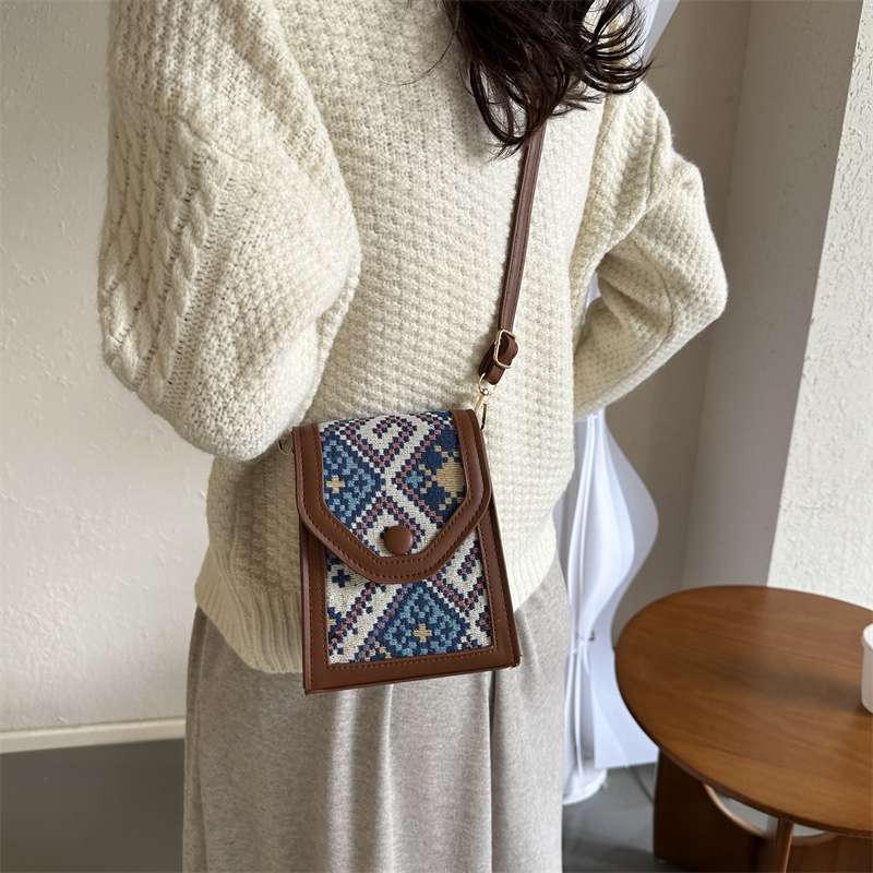 民族調刺繍ポシェット