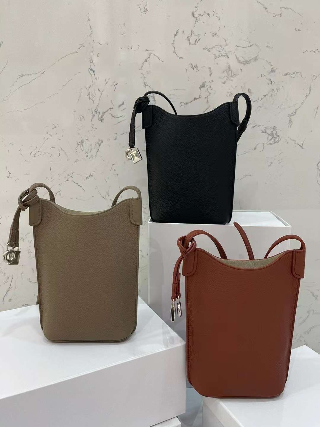 シンプル上品　ポシェット
