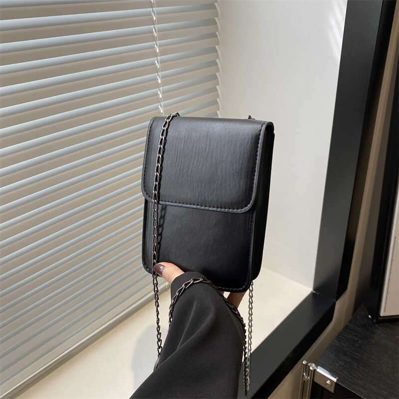 ポシェット　チェーンウォレットポシェット
