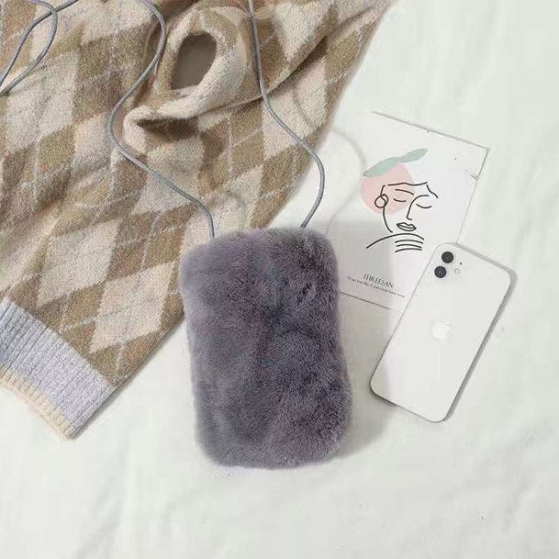 もこもこファーポシェット