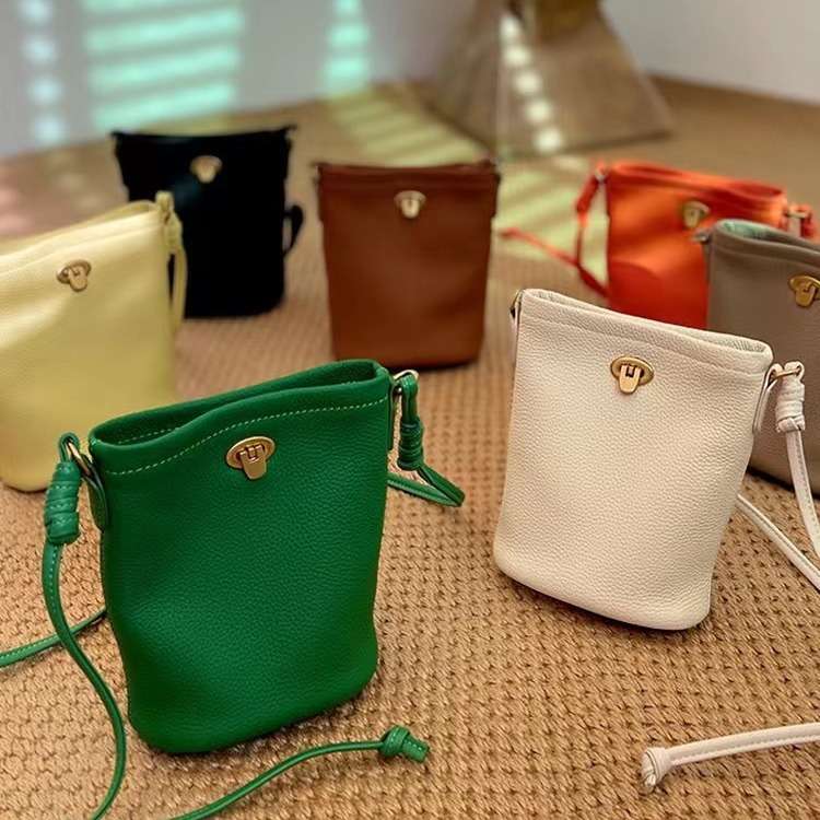 ポシェット　シンプル上品ミニポシェット
