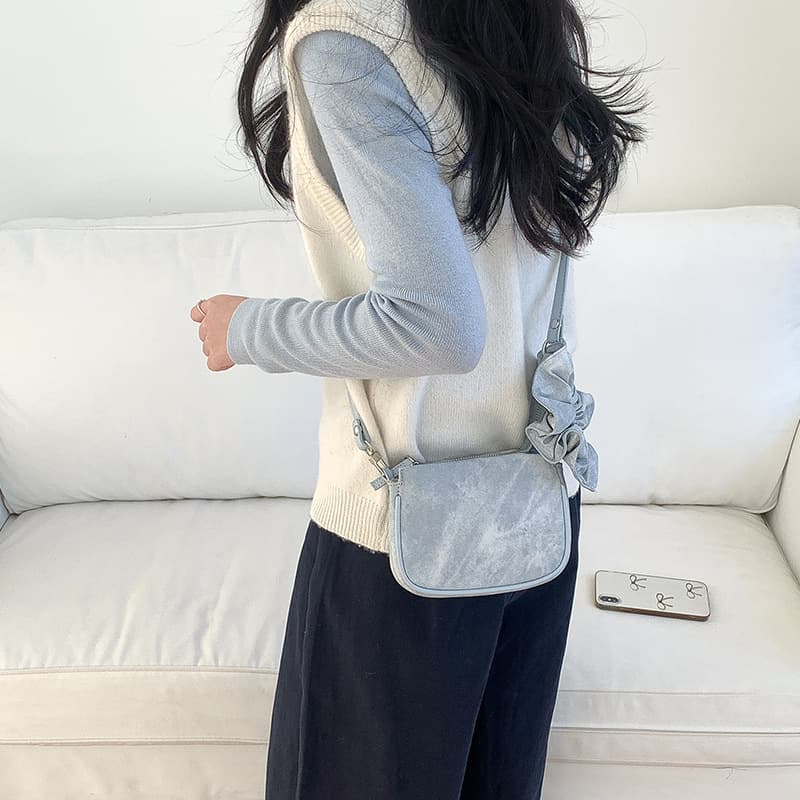 ポシェット　シュシュ付きスクエア型ポシェット