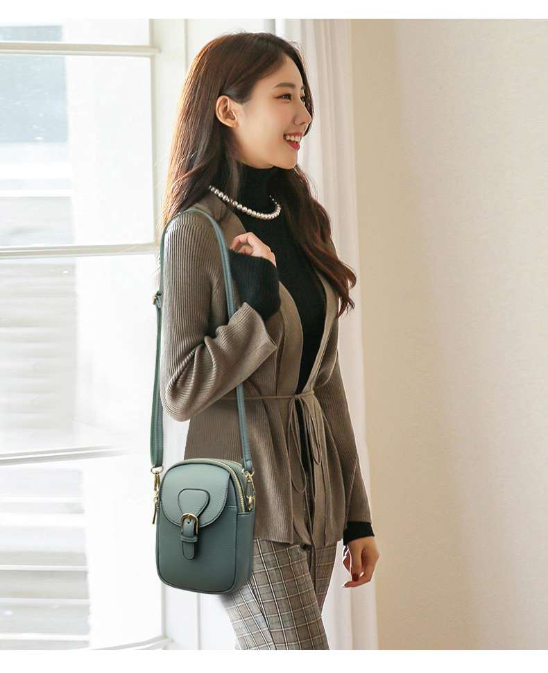 小ぶりな上品ポシェット