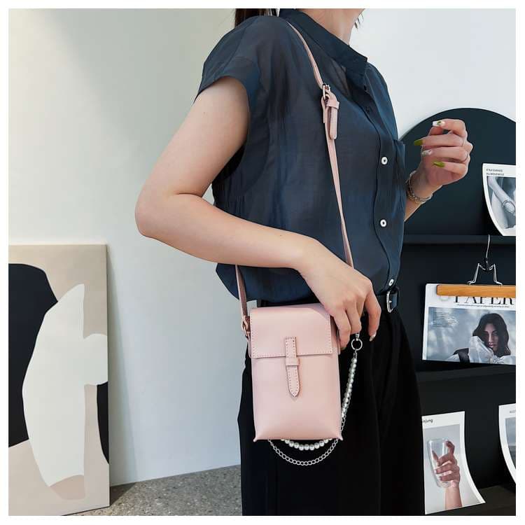 ポシェット　シンプルデザイン スマホポシェット