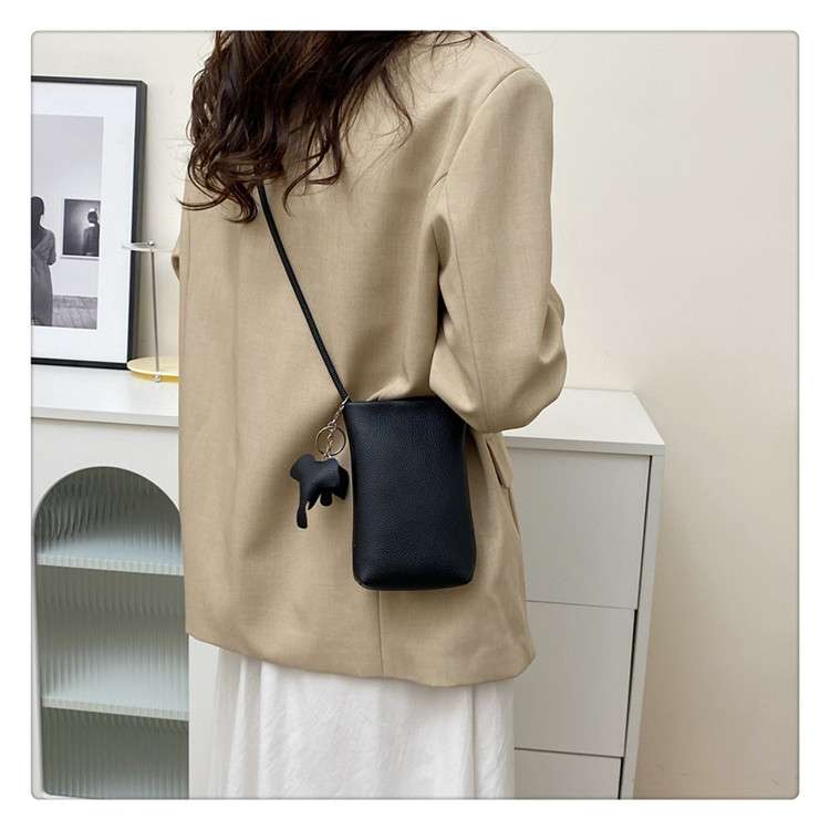 チャーム付き　シンプルポシェット