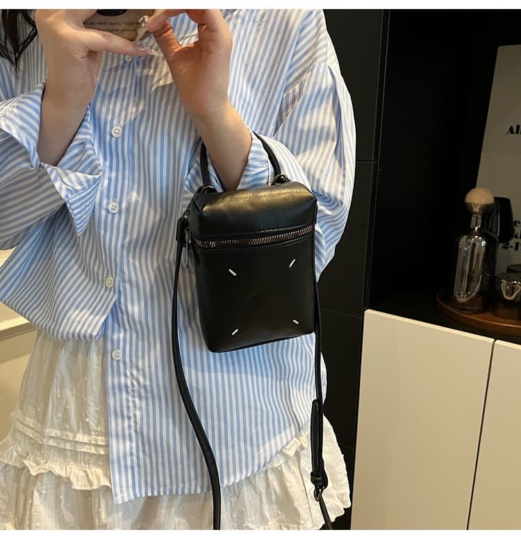 ポシェット 　シンプル縦型スマホポシェット