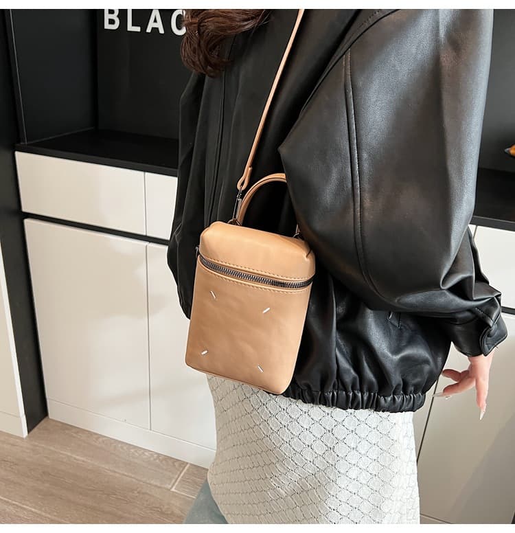 ポシェット 　シンプル縦型スマホポシェット