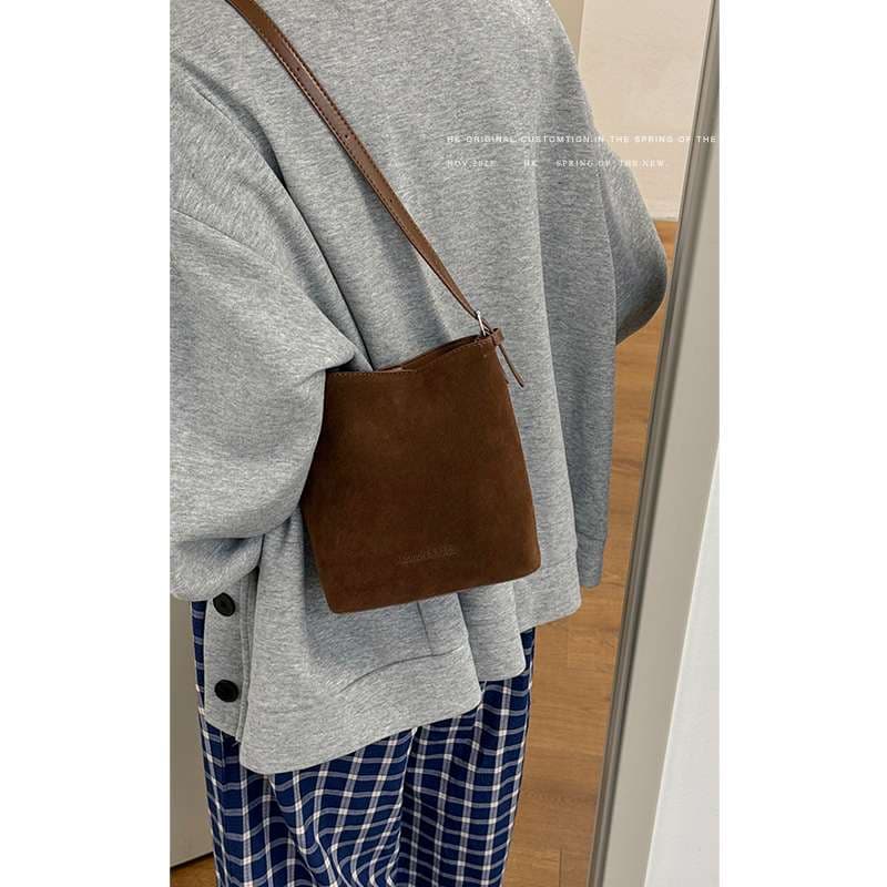 シンプル スエード ポシェット