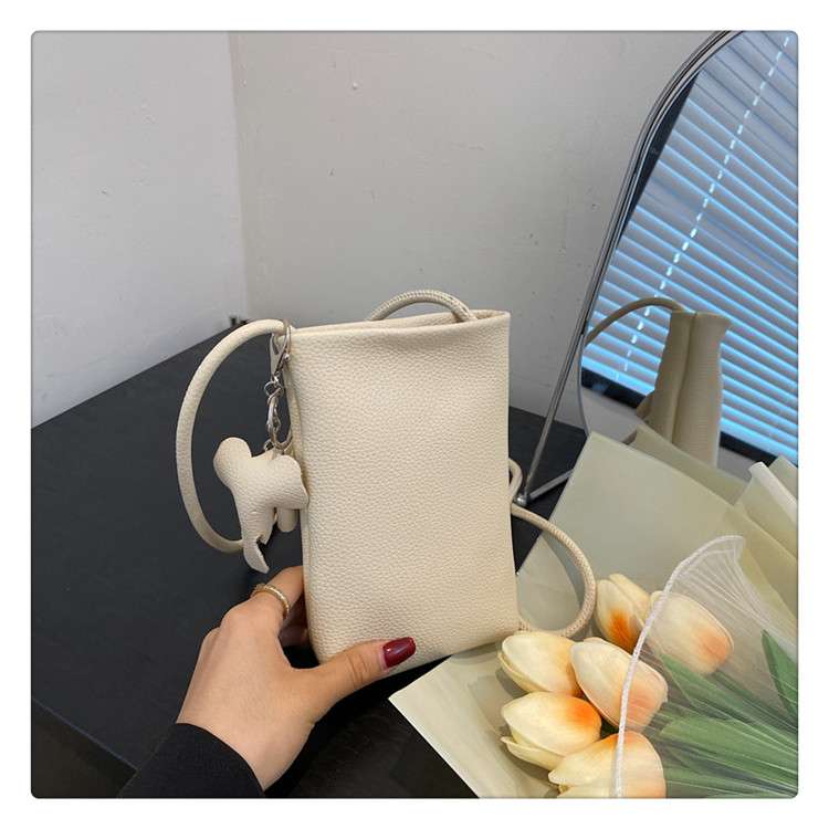 チャーム付き　シンプルポシェット